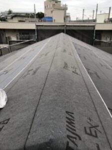 さいたま市大宮区にて葺き替え工事による雨漏り修理　ルーフィング新設